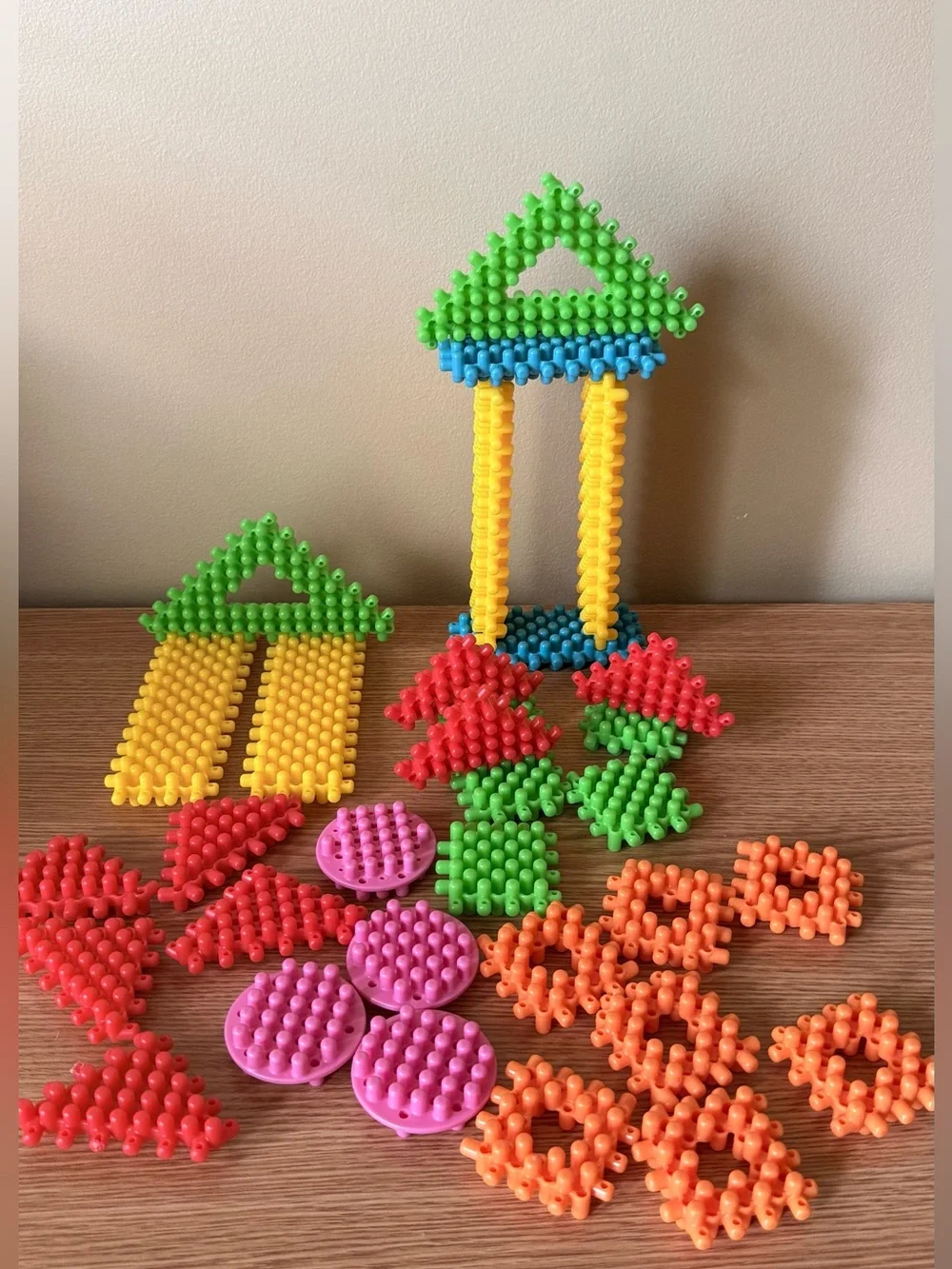 Bright Interlocking Building Peg Set — Multicolor Construction Pieces